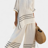 Overal s širokými pruhmi a asymetrickým strihom - moderný a pohodlný štýl