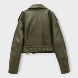 Moderná Krátka Kožená Bunda s Pásom a Vytříbenou Estetikou