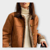 Elegantná kožená bunda s teplou podšívkou a nadčasovým štýlom